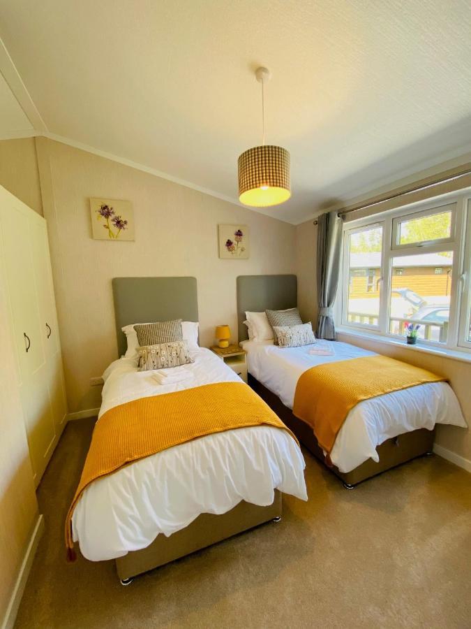 Hollicarrs - Wildflower Lodge Йорк Екстер'єр фото