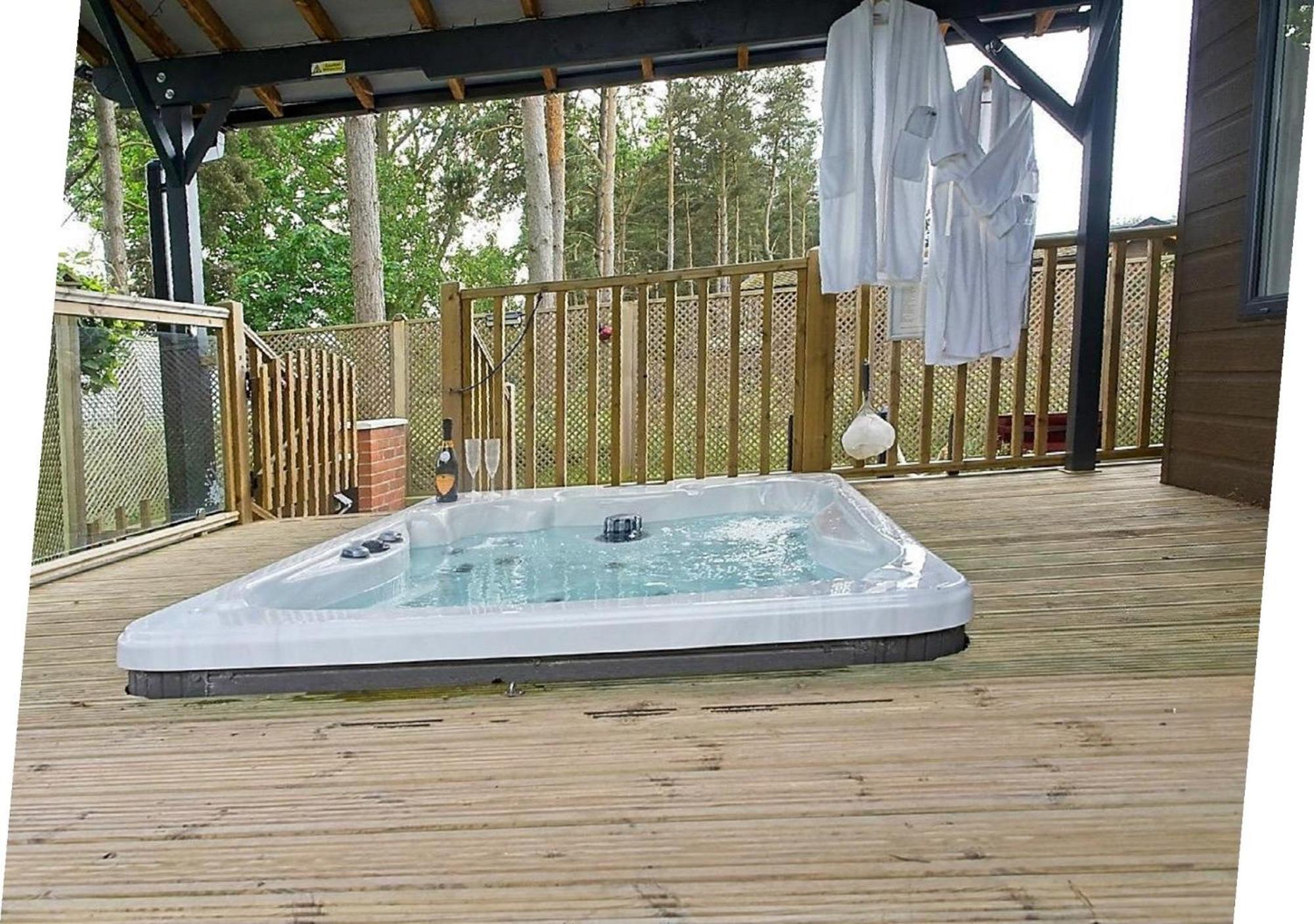 Hollicarrs - Wildflower Lodge Йорк Екстер'єр фото